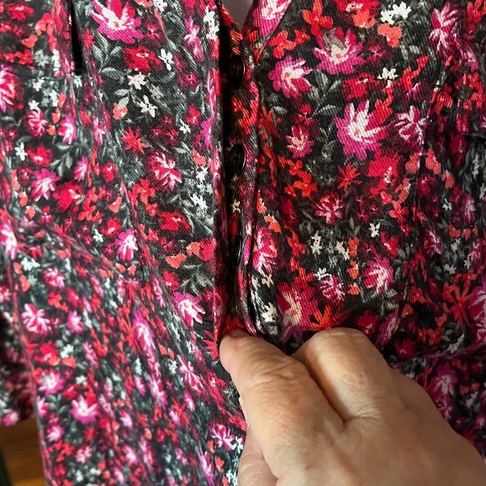 NWT Torrid Harper Top Black/ Red  Floral Convertible Sleeve Sz 5 - Picture 3 of 13